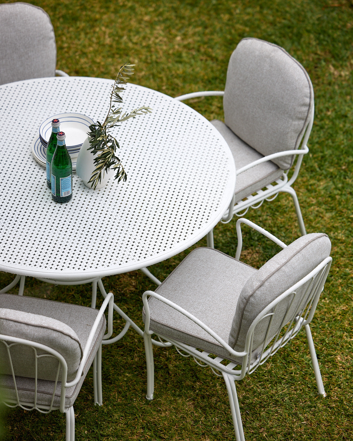 Solterra Round Outdoor Table 1.26m