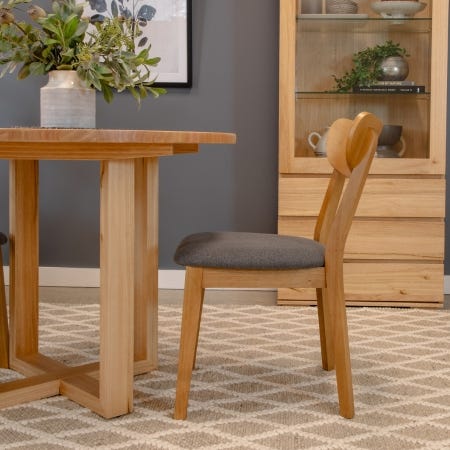 Close-up of Midland Extension Dining Table’s natural South Australian Oak grain.